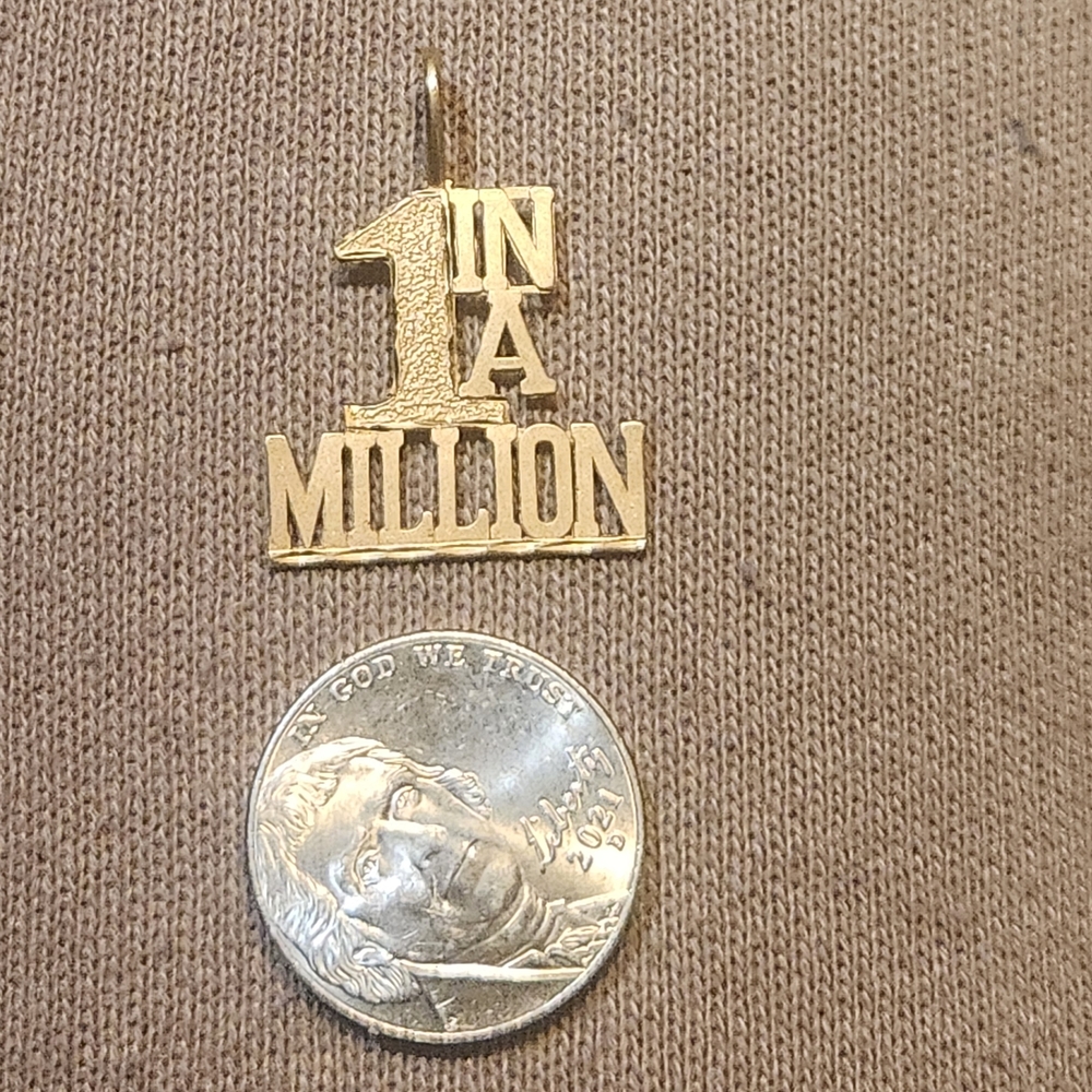 Gold '1 in a Million' Pendant - Picture 7 of 9